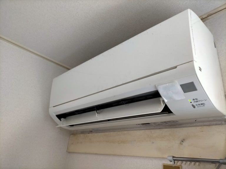 エアコンの電気代を節約しよう！冷暖房と除湿の違い、節約術を詳しく解説