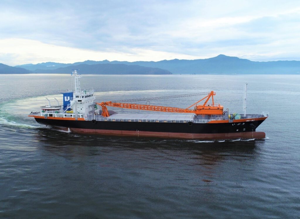 バイオマス燃料の輸送船「いぶき」竣工
